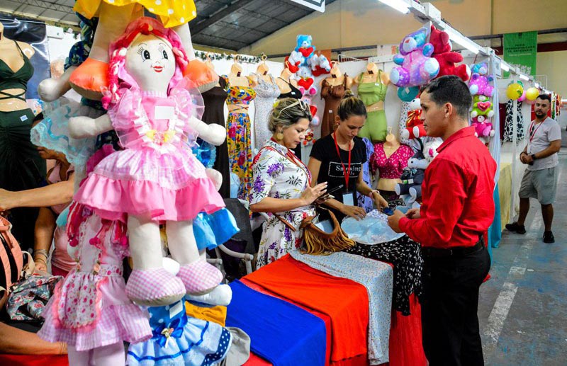 Feria Iberoarte 2025 en Holguín