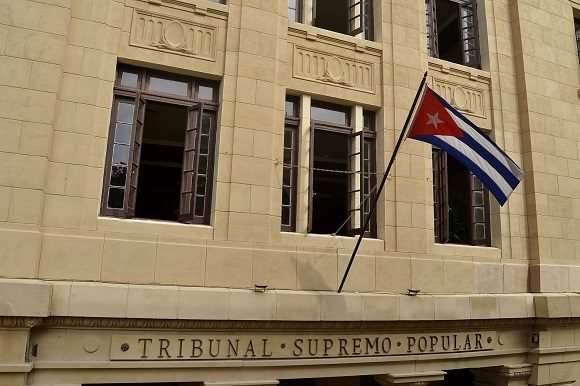 Bandera_cubana,Tribunal_Supremo_Popula