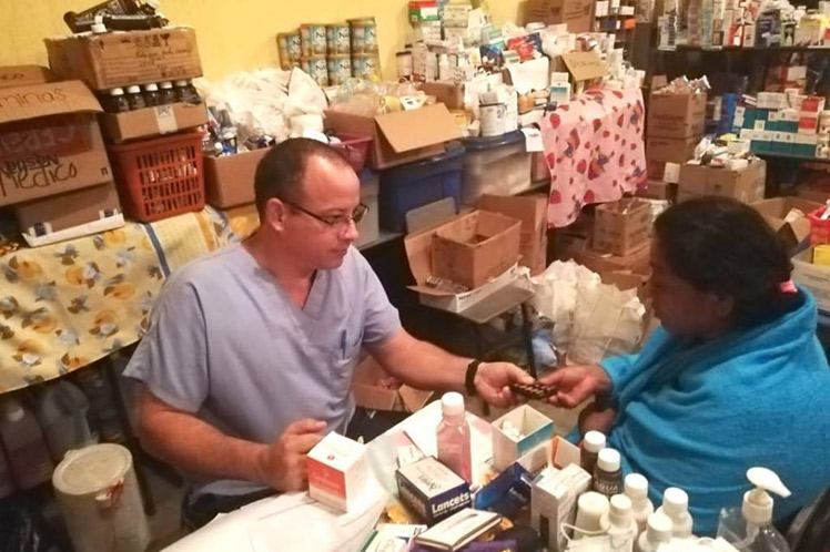 Médicos cubanos brindan au apoyo solidario en Guatemala.