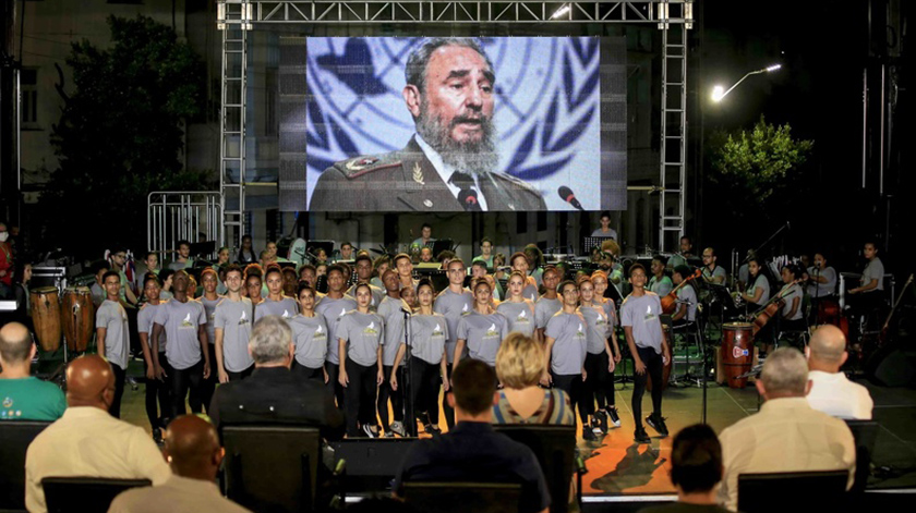 Con la presencia de Díaz-Canel, homenaje a Fidel en la Colina Universitaria