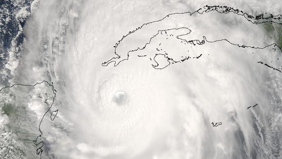 Lluvias intensas acaecieron en Cuba en septiembre de 2004 por el paso del ciclón Iván. Imagen: NASA.