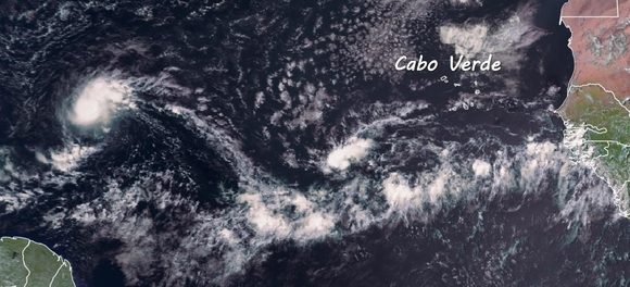Tormenta tropical Josephine (izquierda) el 13 de agosto de 2020. Imagen: EUMETSAT.