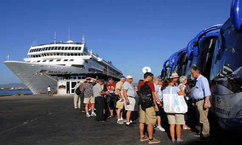 Turistas arribando a Cuba