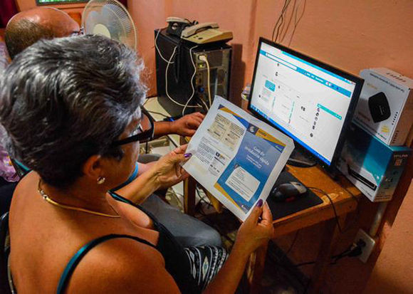 Con gran aceptación el Nauta Hogar, un servicio de navegación a Internet desde las viviendas particulares mediante la red telefónica fija, en Las Tunas, Cuba, el 16 de octubre de 2017. Foto: Yaciel Peña / ACN
