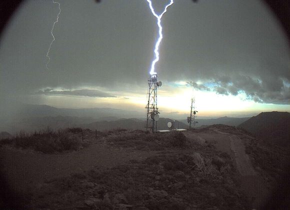 El rayo tiende a caer sobre el punto más elevado/NOAA.