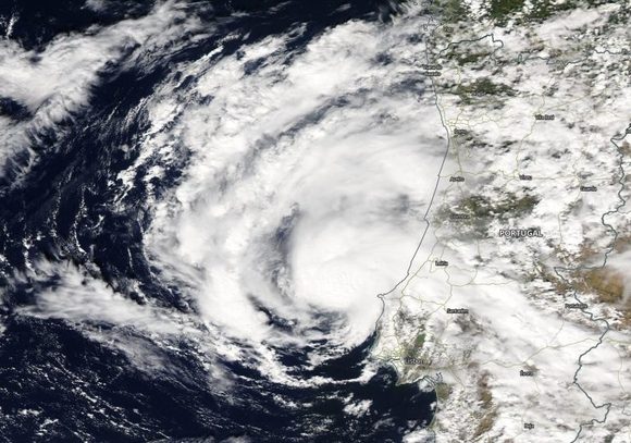 La tormenta subtropical Alpha cerca de Portugal el 18 de septiembre de 2020. Imagen: NASA Worldview, Earth Observing System Data and Information System. La tormenta subtropical Alpha cerca de Portugal el 18 de septiembre de 2020. Imagen: NASA Worldview, Earth Observing System Data and Information System.