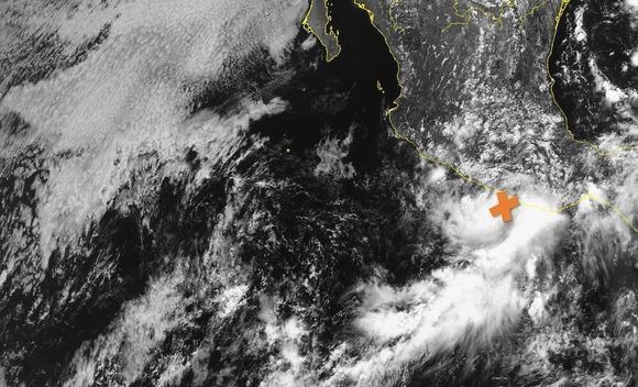 La tormenta tropical Carlotta muy cerca de México el 16 de junio. Imagen: NOAA/NESDIS. La tormenta tropical Carlotta muy cerca de México el 16 de junio. Imagen: NOAA/NESDIS.