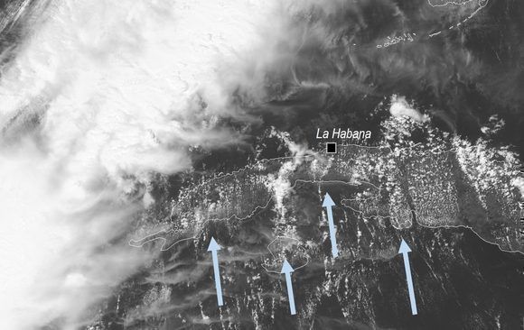 Vientos molestos procedentes del Caribe influyeron antes de la llegada del frente frío. Imagen: GOES-16/NOAA. Vientos molestos procedentes del Caribe influyeron antes de la llegada del frente frío. Imagen: GOES-16/NOAA.