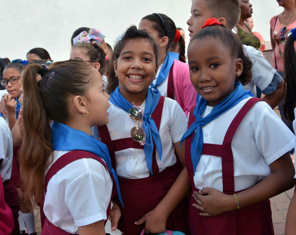 Celebran fiesta de los niños y jóvenes en toda Cuba