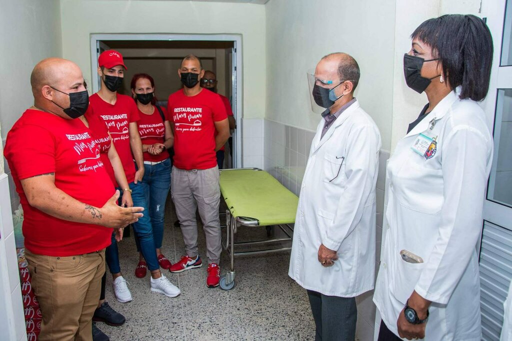 Cuentapropistas realizan donativo a hospital pediátrico pinareño