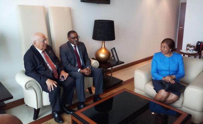 Inicia visita oficial a Angola vicepresidente Ricardo Cabrisas Ruiz