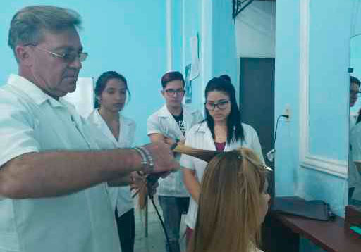 Curso de Peluquería integral impartido por el Profesor Sergio Álvarez