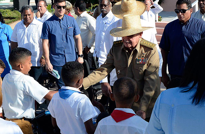 Presidieron Raúl y Díaz-Canel inauguración de escuela especial Amistad Cuba-Vietnam 