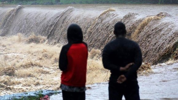 Un río crecido en Saint-Pierre, La Réunion, el 18 de enero, cuando el ciclón Berguitta pasaba cerca. Foto: Richard Bouhet, AFP, Getty Images.