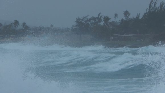 Fuertes vientos y olas de tres metros en localidad del oriente cubano