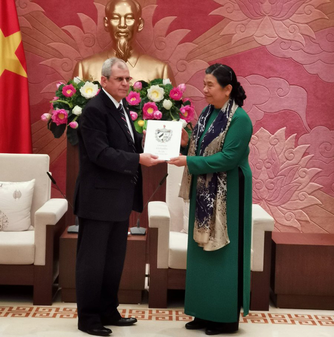 Homero Acosta Álvarez, sostuvo un fraternal encuentro con la vicepresidenta primera de Asamblea Nacional de Vietnam, Tong Thi Phong, 