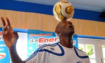 Erick Hernández en el dominio del balón