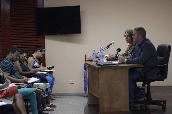 Ofrecen conferencia de prensa sobre las nuevas disposiciones para transportistas privados en la provincia, en La Habana, Cuba, el 12 de julio de 2018. ACN FOTO/ Alejandro RODRÍGUEZ LEIVA