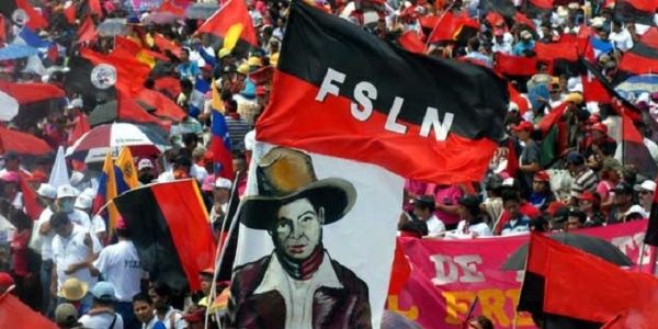 Pueblo y bandera del FSLN