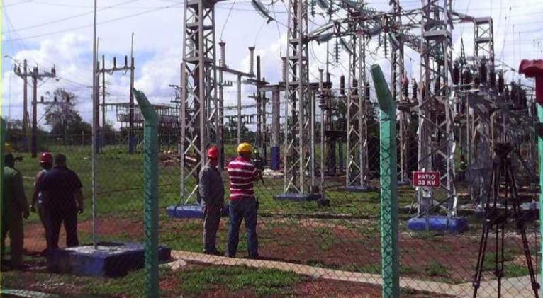 Trabajadores de la electricidad en Cuba