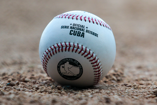 Santiago de Cuba sigue de líder en la pelota cubana