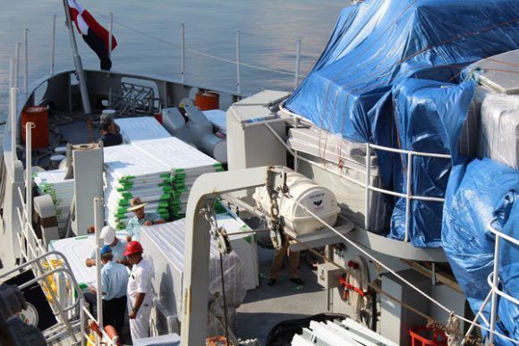 Arriba buque de la Armada dominicana con ayuda para damnificados