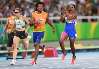 Omara Durand corriendo en la pista de Río