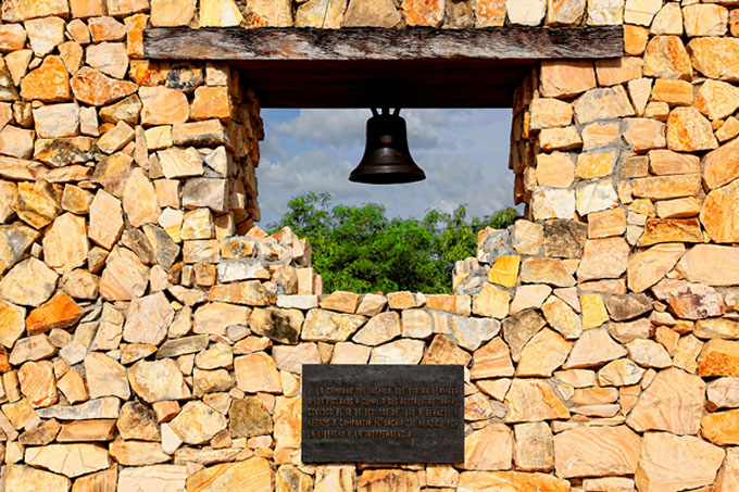 Campana del Monumento Nacional La Demajagua