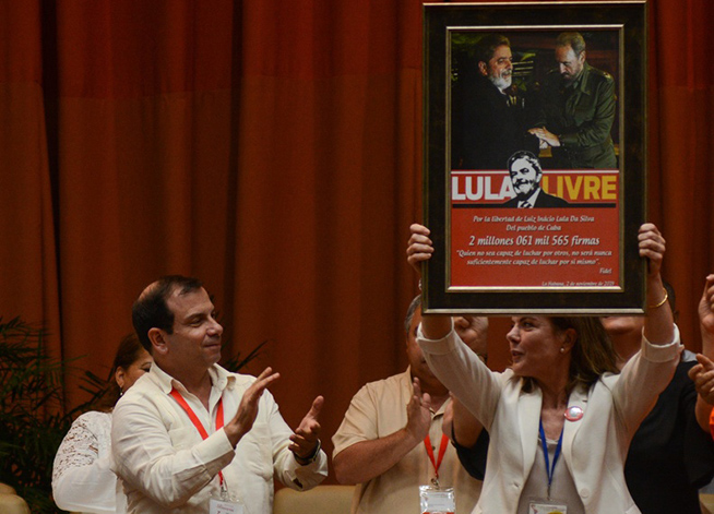 Firmas de cubanos en solidaridad con Lula