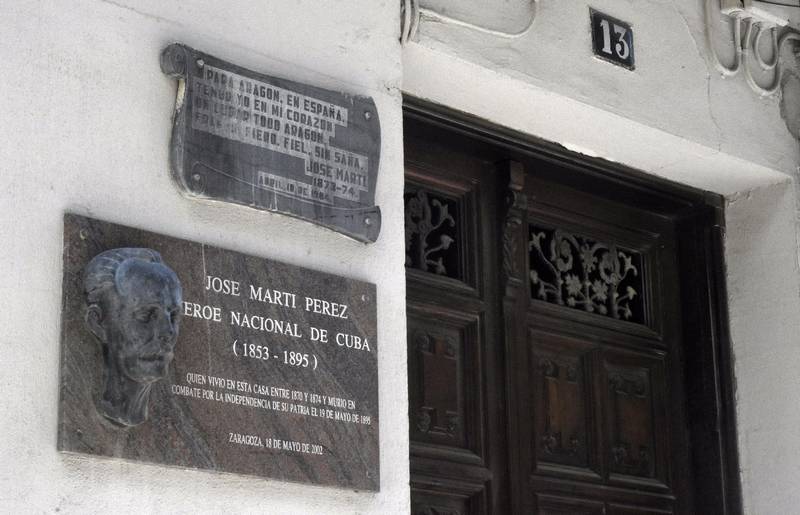 Tarja dedicada a Martí en Zaragoza