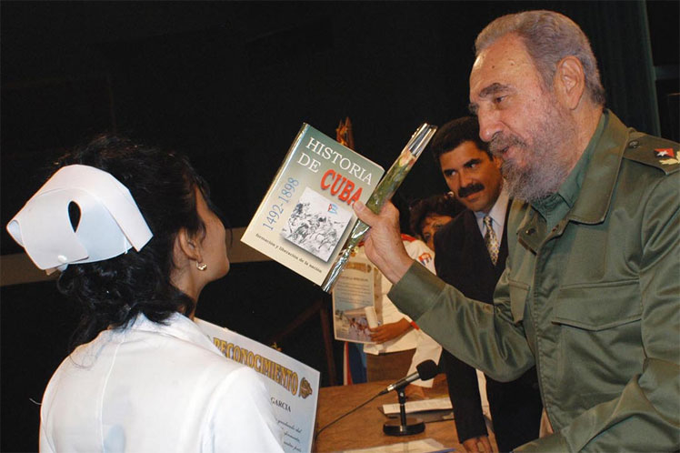 Díaz-Canel recuerda concepción de Fidel Castro sobre cooperación médica