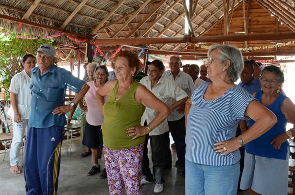 Adultos mayores cubanos