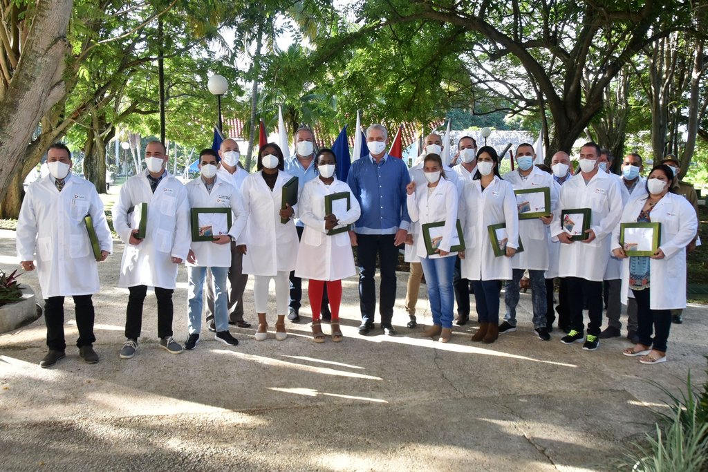 Sostuvo Díaz-Canel encuentro con integrantes de brigadas médicas cubanas 
