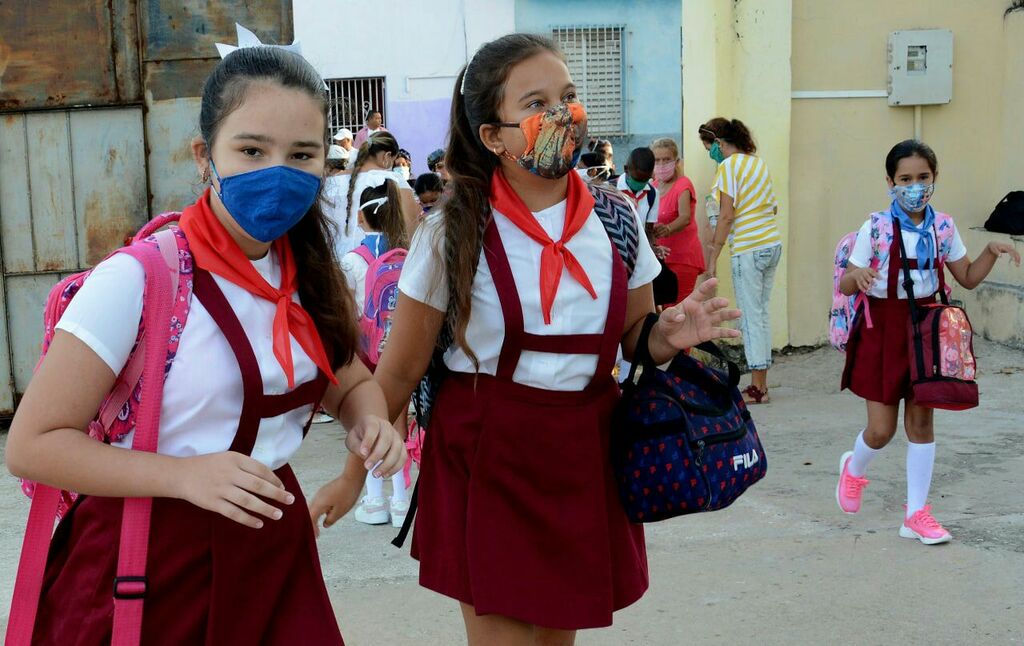 Estudiantes cubanos