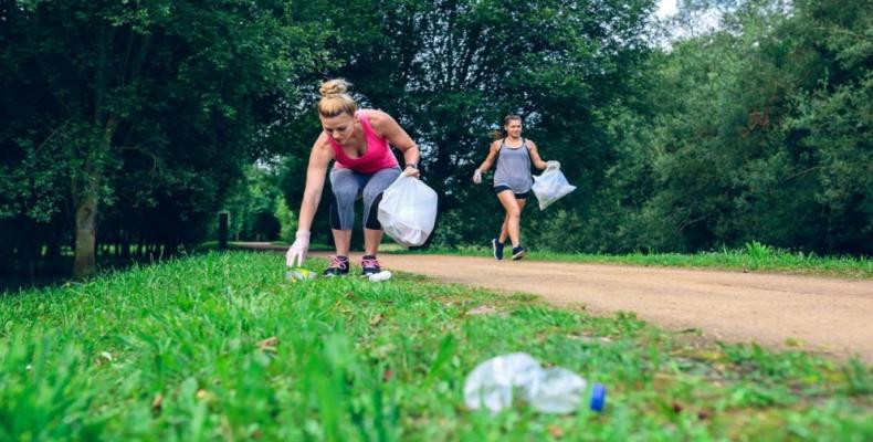 Plogging, un deporte que lucha contra el cambio climático 