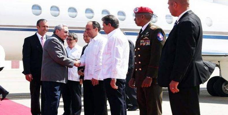Raúl arriba a Venezuela