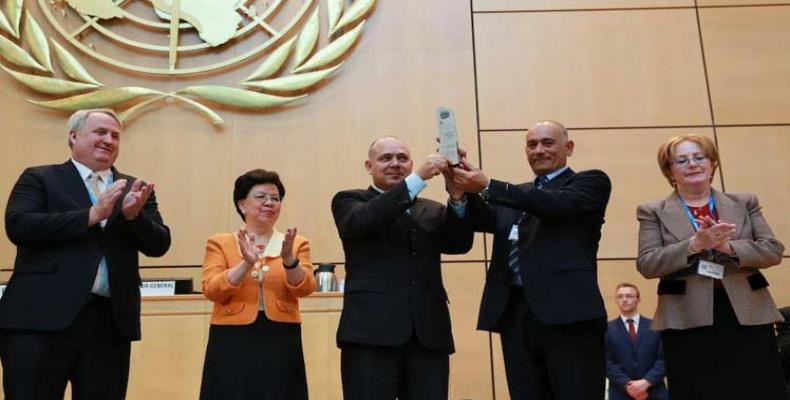 OMS entregó Premio de Salud Pública a contingente cubano Henry Reeve