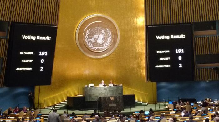 Pizarra de votaciones en la ONU contra el bloqueo