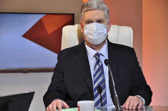 Sobre la llamada “lista negativa”, el ministro especificó que antes existía una lista de 127 actividades permitidas y “esto se transmite con un lenguaje positivo pues estas son las permitidas”. Foto: Roberto Garaicoa. Sobre la llamada “lista negativa”, el ministro especificó que antes existía una lista de 127 actividades permitidas y “esto se transmite con un lenguaje positivo pues estas son las permitidas”. Foto: Roberto Garaicoa.