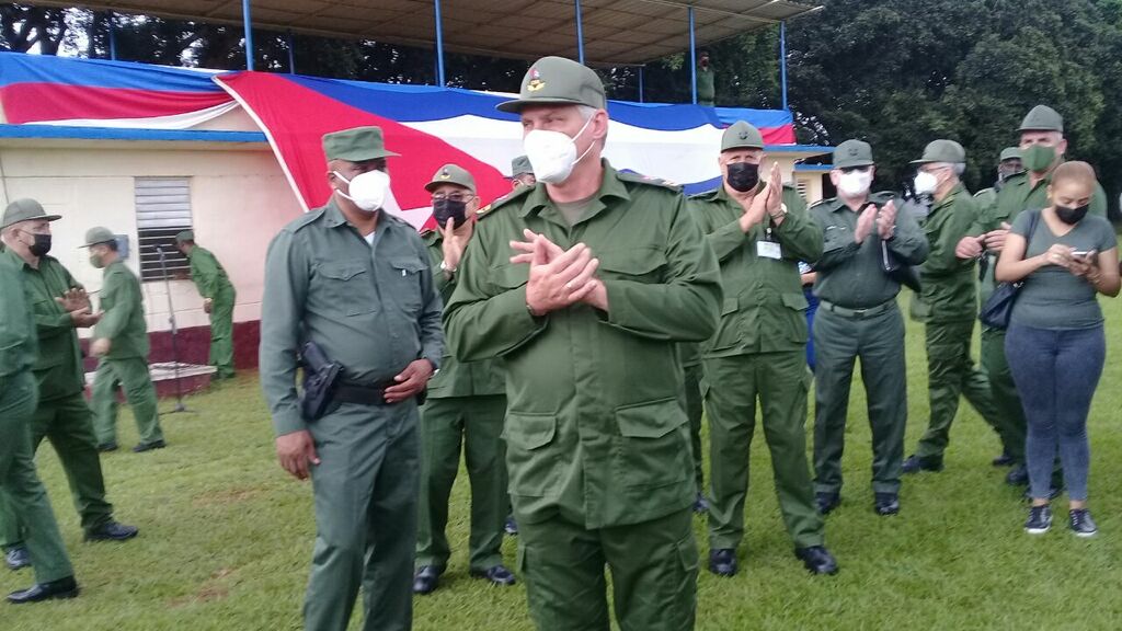 Asiste Díaz-Canel a Bastión Estudiantil en el Día Nacional de la Defensa 