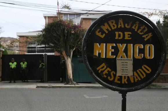 Condena Díaz-Canel operativo policiaco contra embajada de México en Bolivia