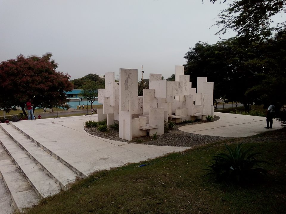Conjunto escultórico levantado a la memoria de Ernesto Che Guevara y sus compañeros de lucha caídos en Bolivia