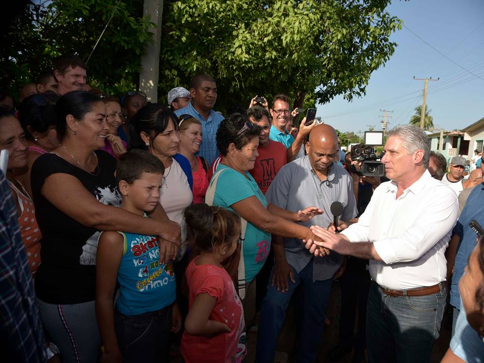 Díaz-Canel saluda al pueblo matancero