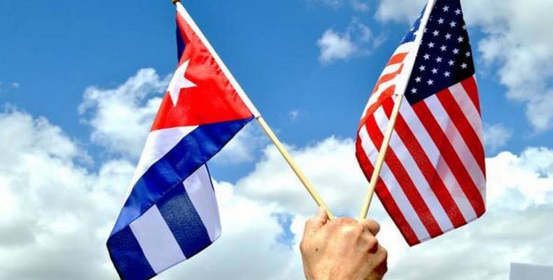Banderas de los Estados Unidos y Cuba