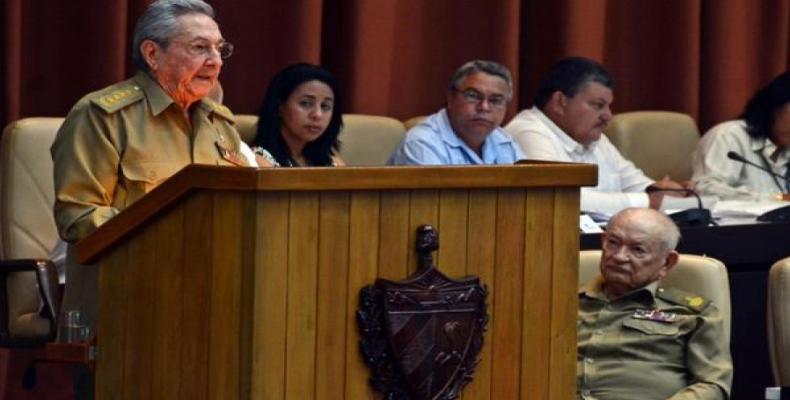 Raúl Castro clausura Sesión Extraordinaria del Parlamento
