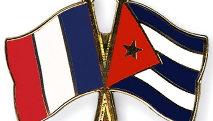 banderas de Cuba y Francia