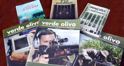 Felicita Raúl Castro a revista Verde Olivo por su aniversario 60 