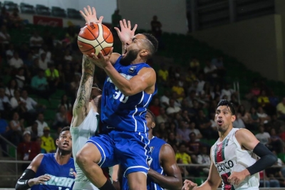 Imagen de juego de baloncesto entre Estados Unidos y Cuba