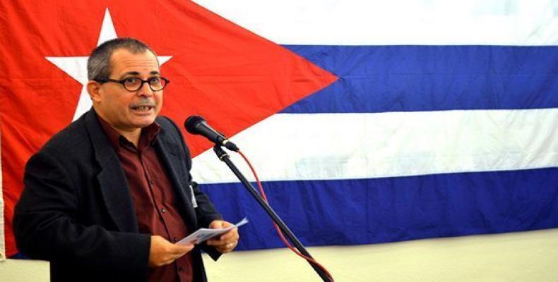 El diplomático cubano Juan Antonio Fernández desenmascaró en Lima a elementos anticubanos que intentaban suplantar a la sociedad civil de la mayor de las Antillas en el Diálogo Hemisférico.