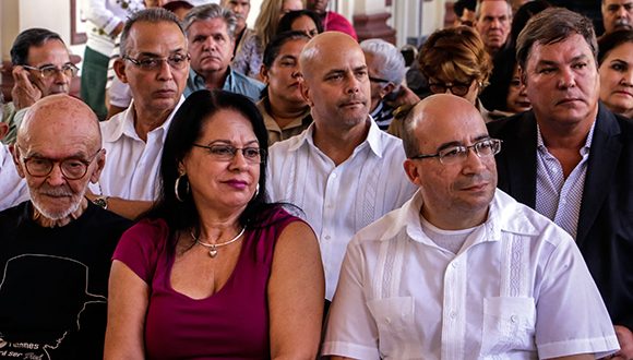 Presentación de la colección de DVD por los 20 años de la Mesa Redonda.